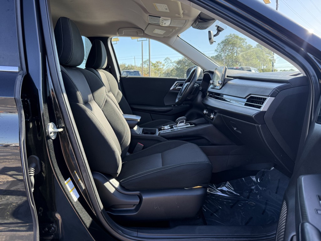 2022 Mitsubishi Outlander Image 28