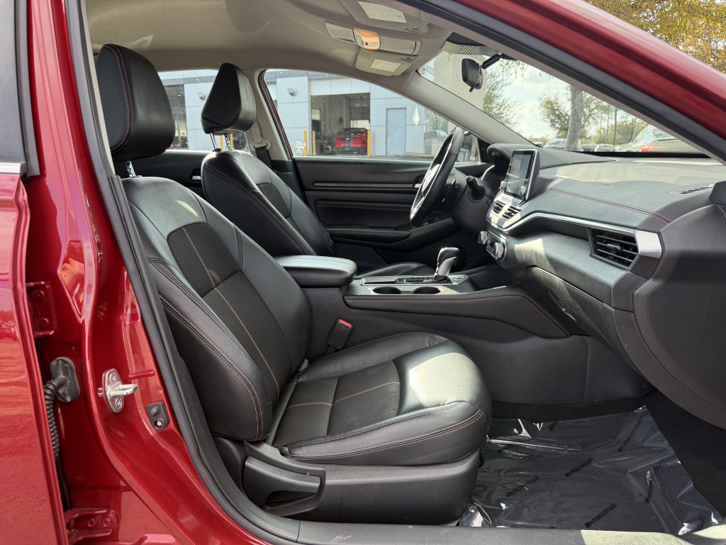 2021 Nissan Altima Image 25