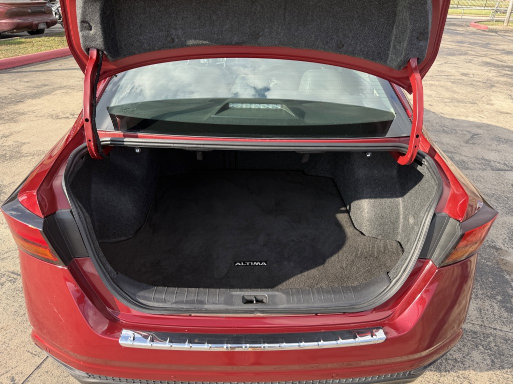 2021 Nissan Altima Image 30