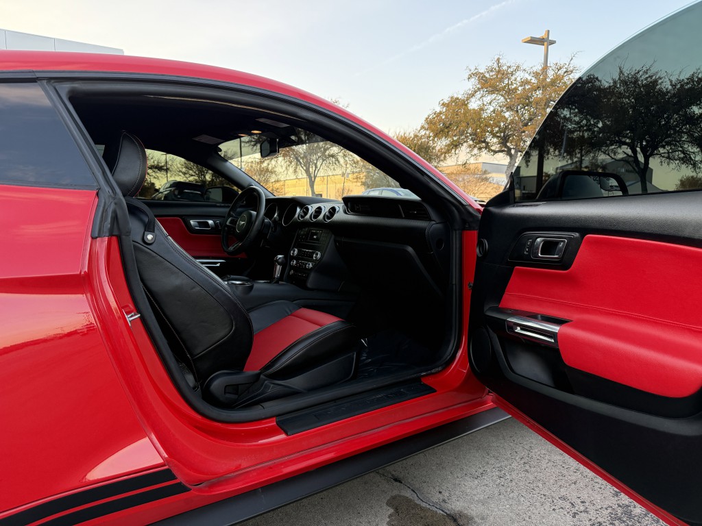 2020 Ford Mustang Image 16