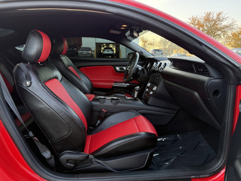 2020 Ford Mustang Image 31