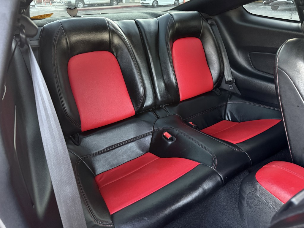 2020 Ford Mustang Image 32