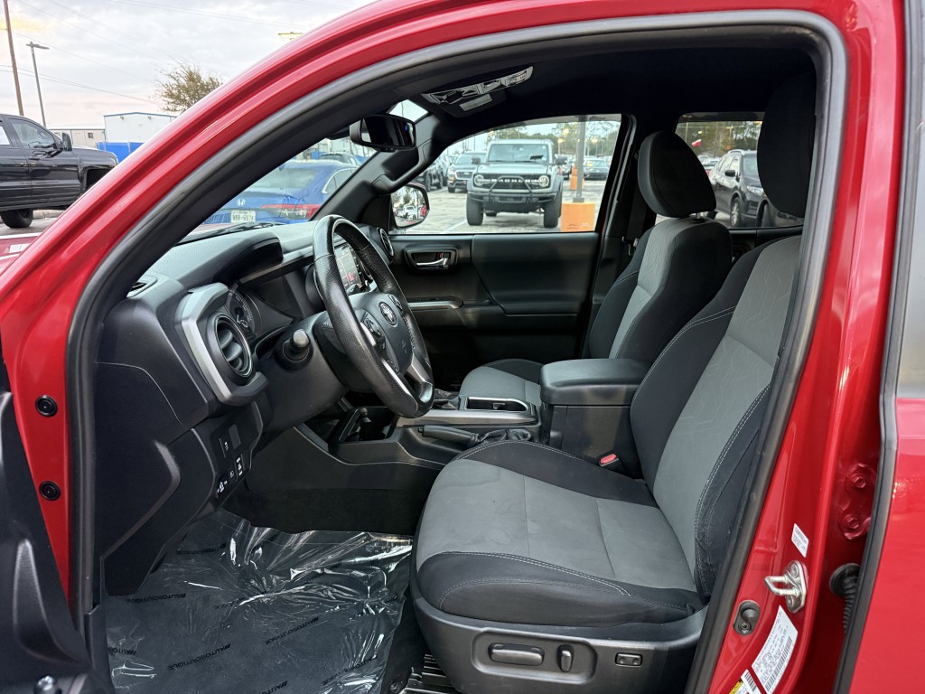 2020 Toyota Tacoma Image 25