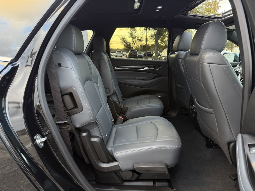 2023 Buick Enclave Image 32