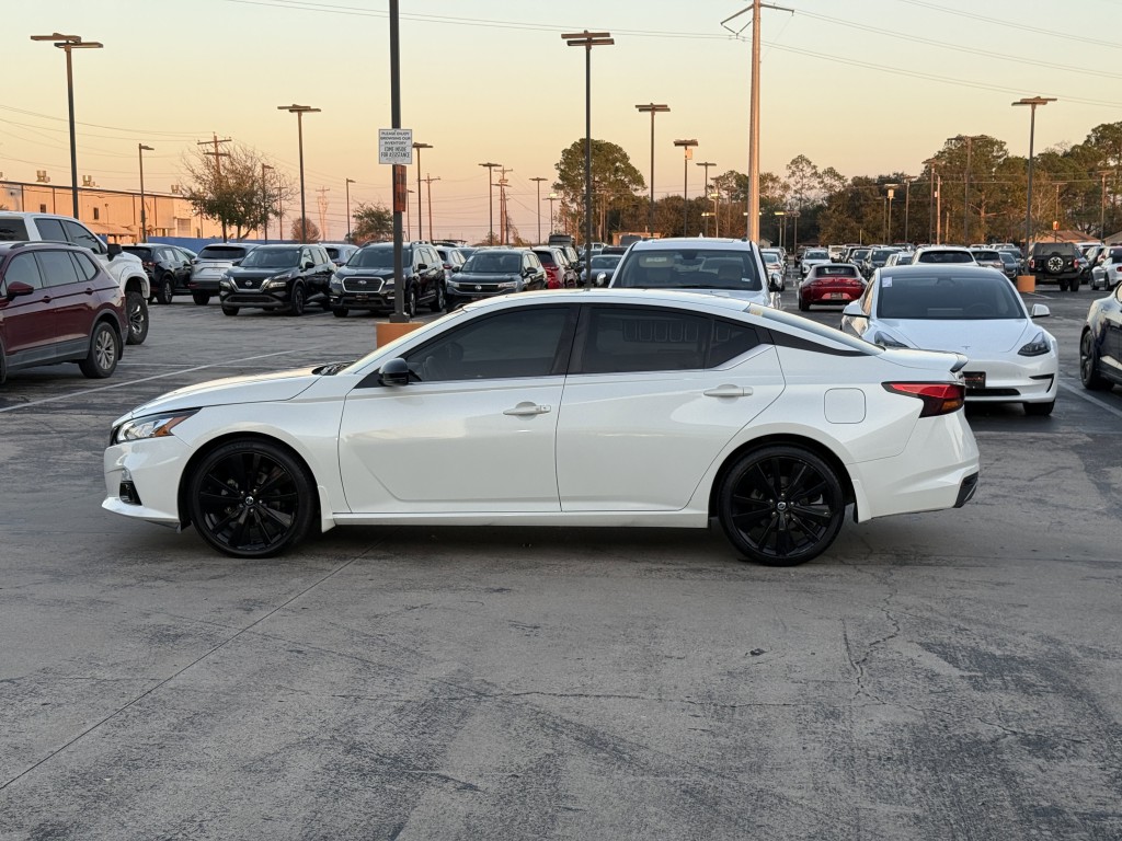 2022 Nissan Altima Image 10