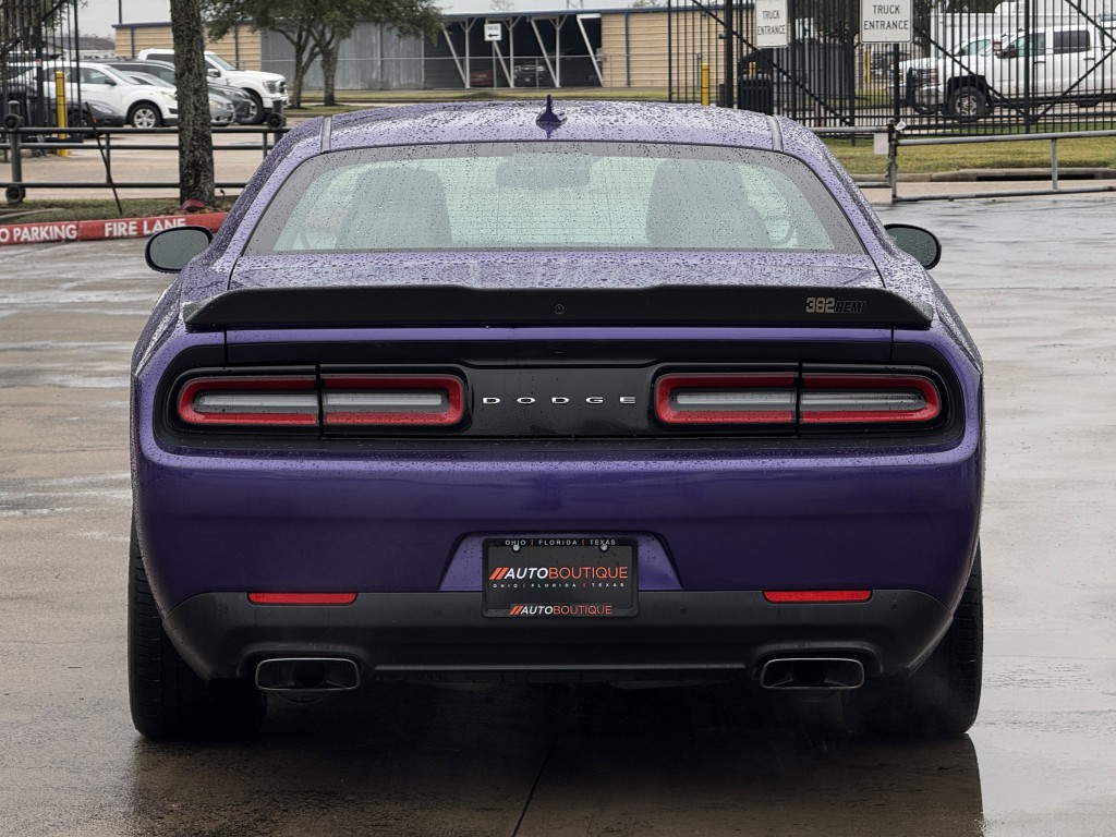 2016 Dodge Challenger Image 8