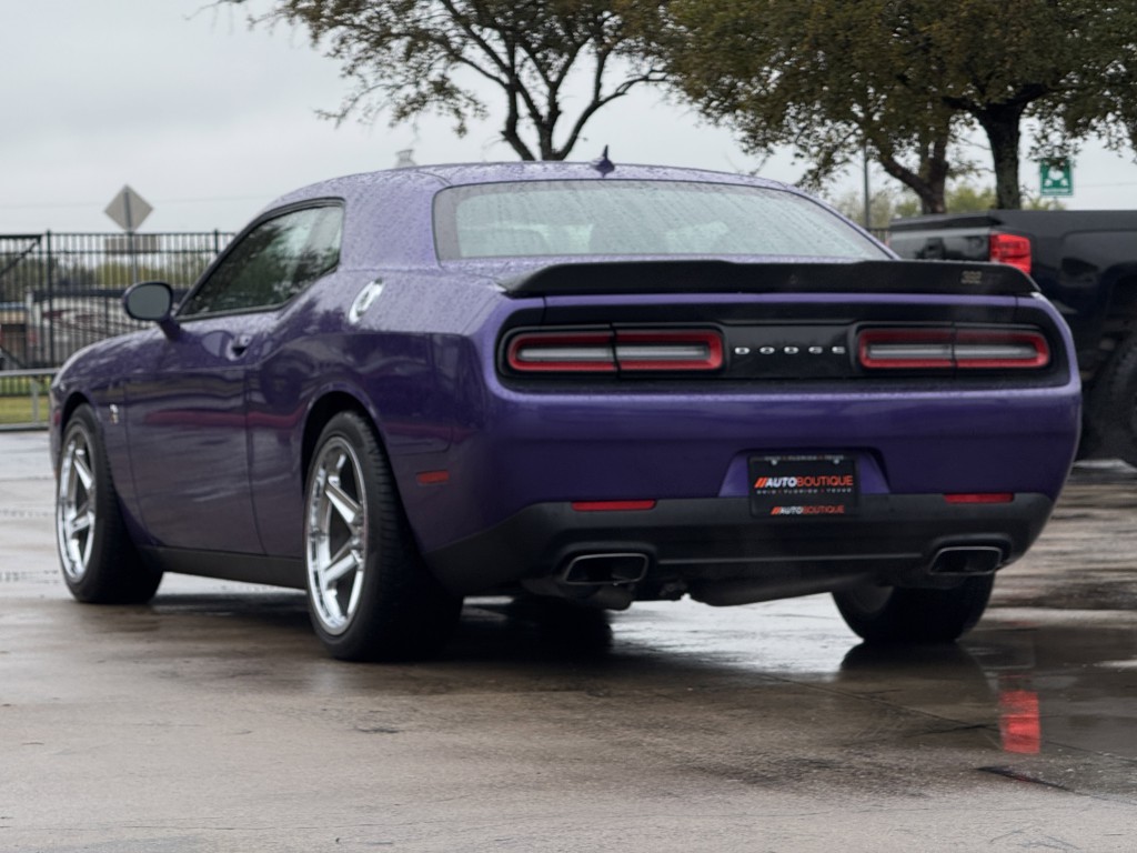 2016 Dodge Challenger Image 10