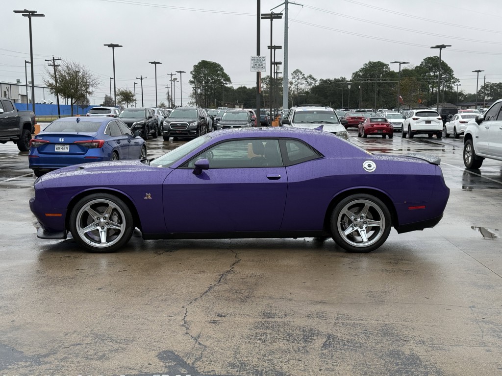 2016 Dodge Challenger Image 11
