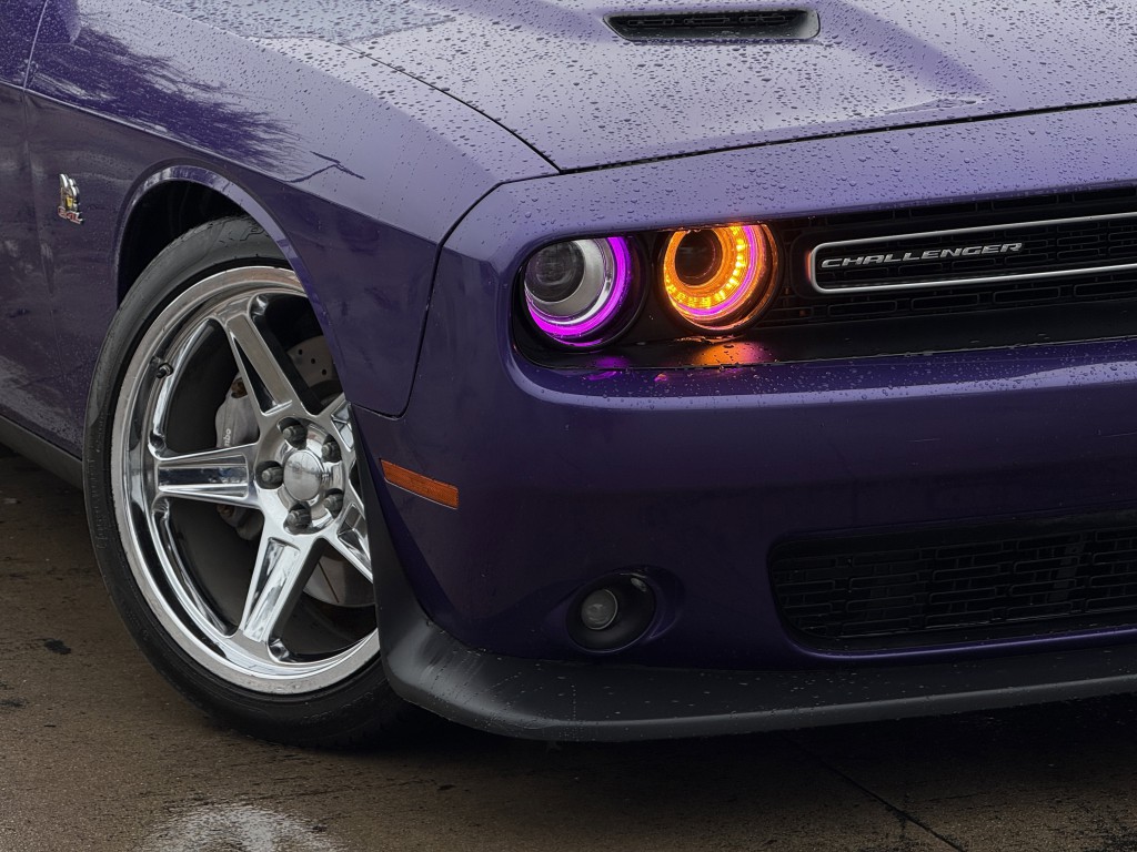 2016 Dodge Challenger Image 12