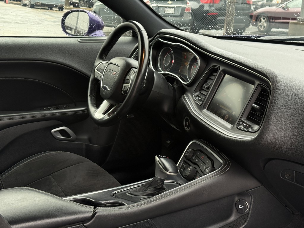 2016 Dodge Challenger Image 16