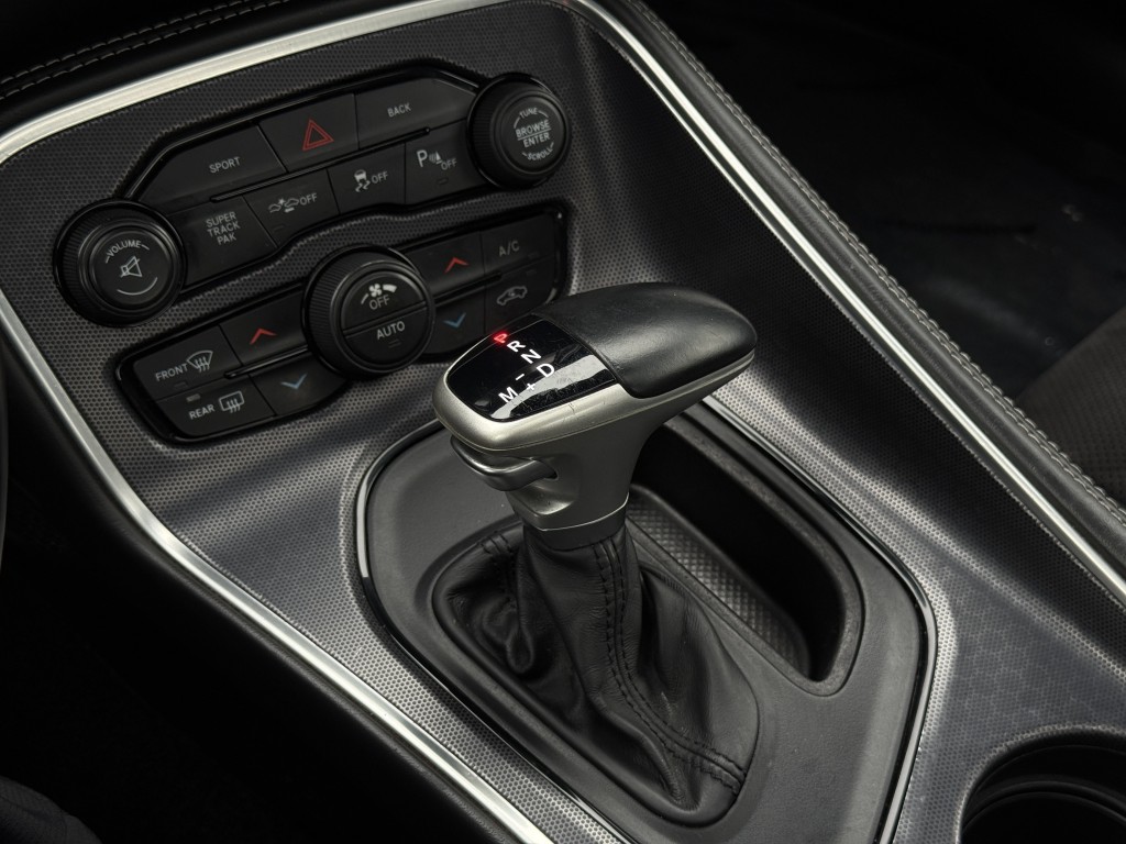 2016 Dodge Challenger Image 27