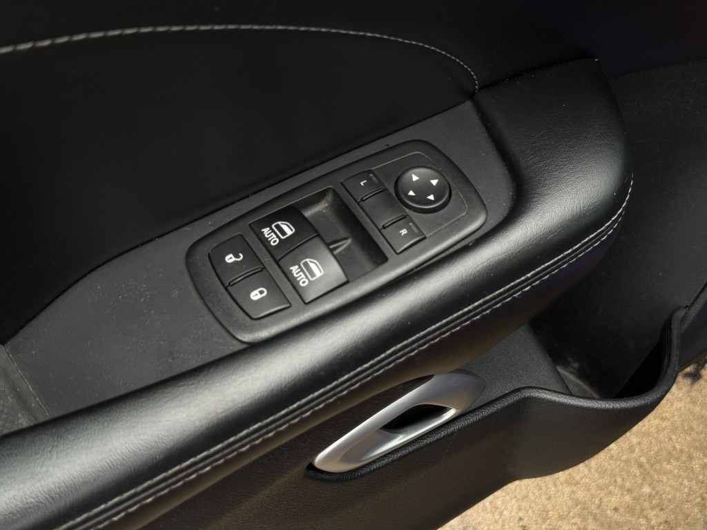 2016 Dodge Challenger Image 28