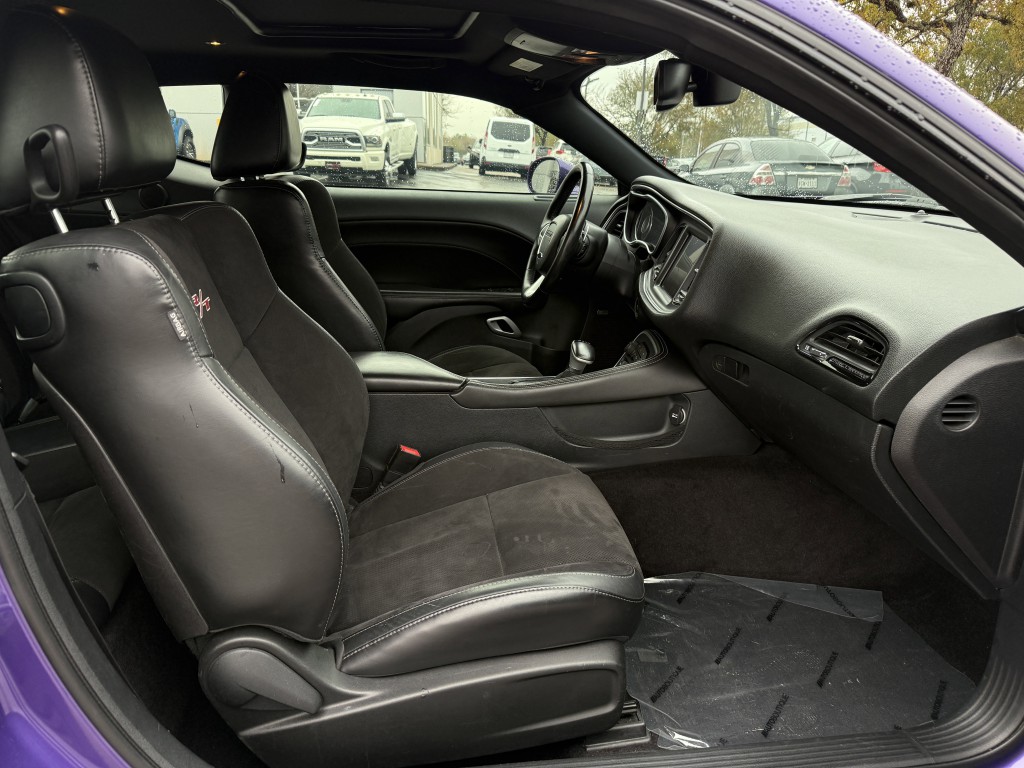 2016 Dodge Challenger Image 31