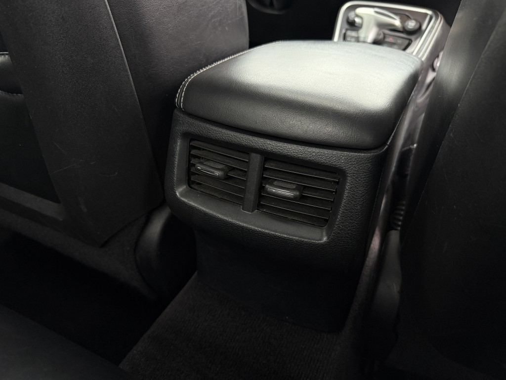 2016 Dodge Challenger Image 36