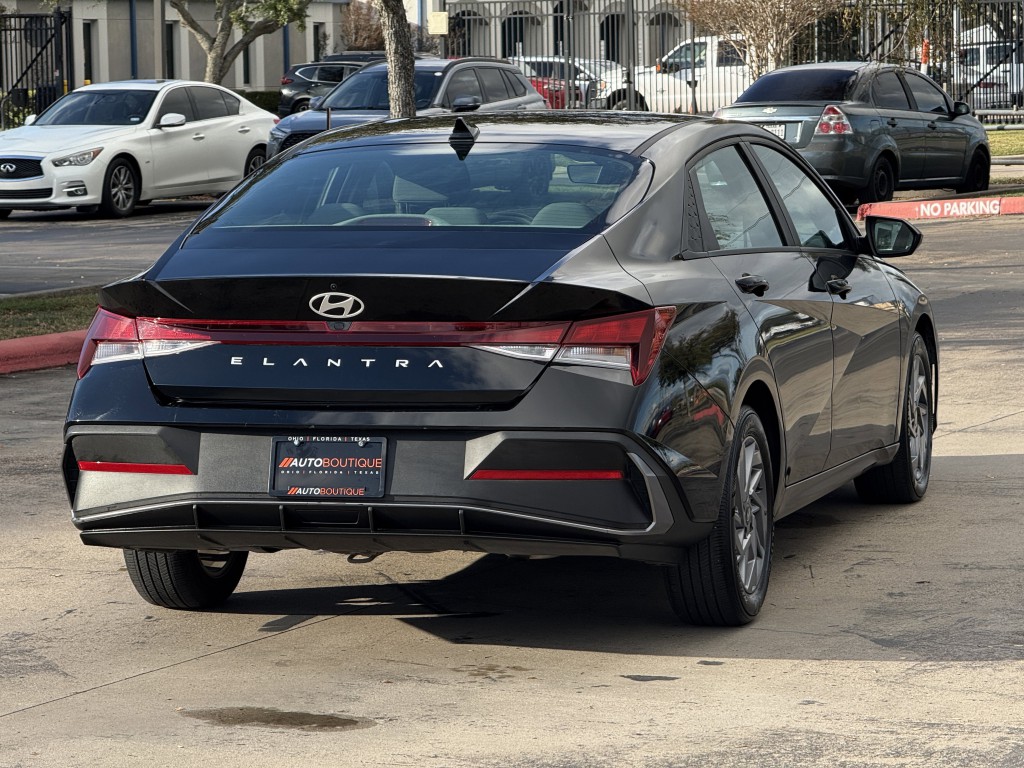 2024 Hyundai Elantra Image 9