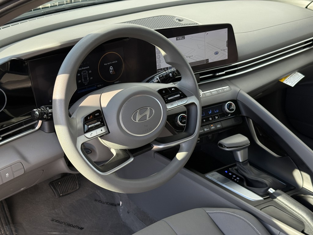 2024 Hyundai Elantra Image 13
