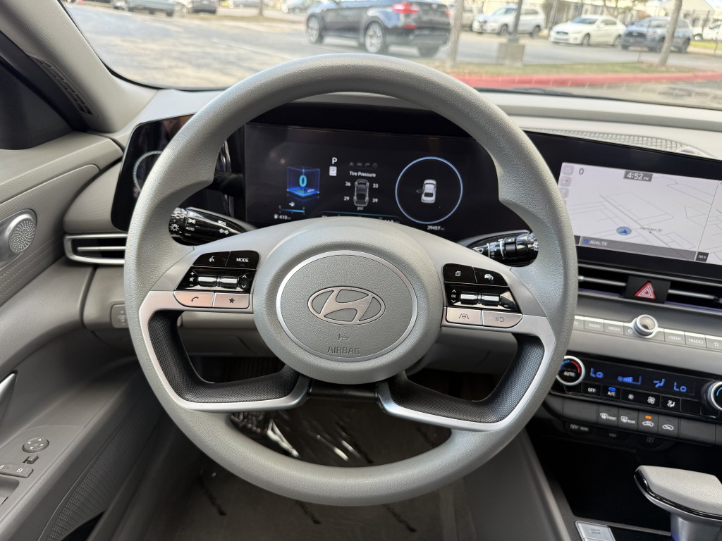 2024 Hyundai Elantra Image 16