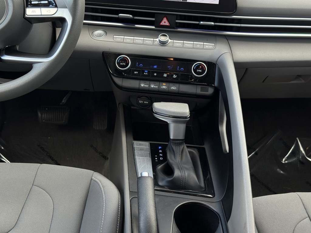 2024 Hyundai Elantra Image 24