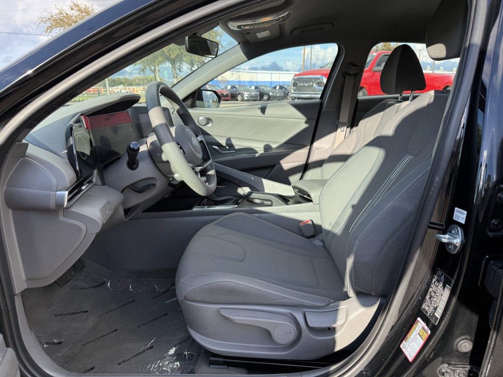2024 Hyundai Elantra Image 27