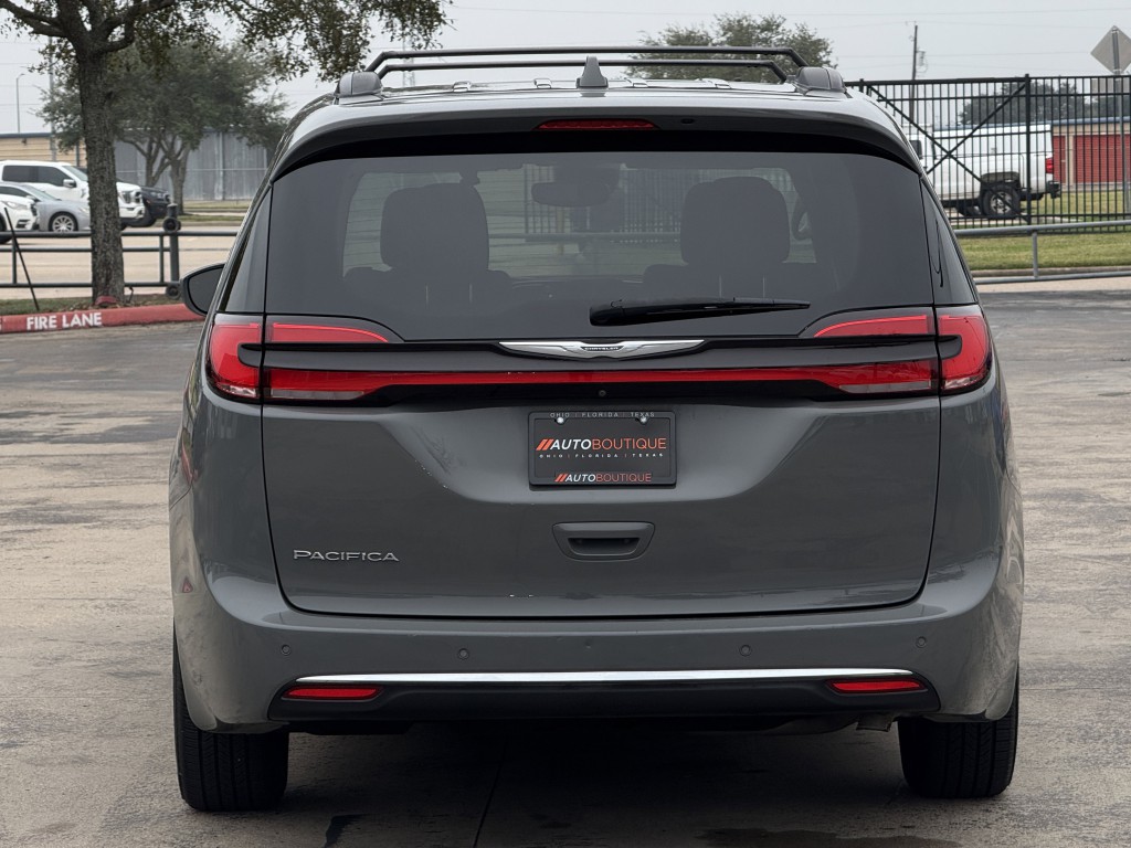 2021 Chrysler Pacifica Image 8