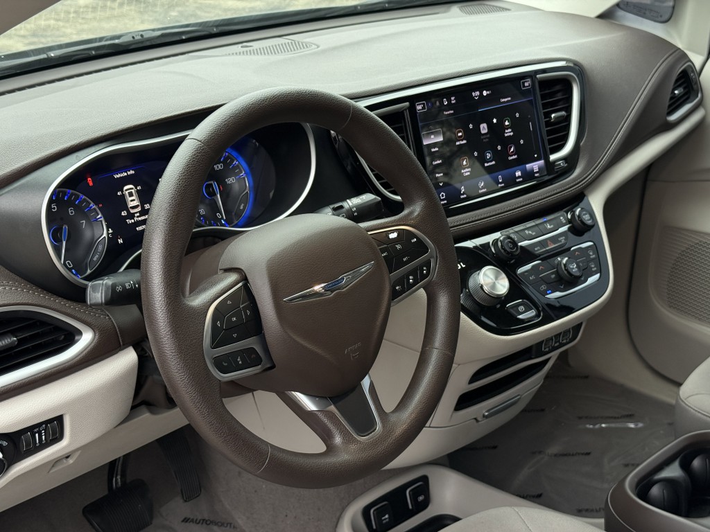 2021 Chrysler Pacifica Image 13