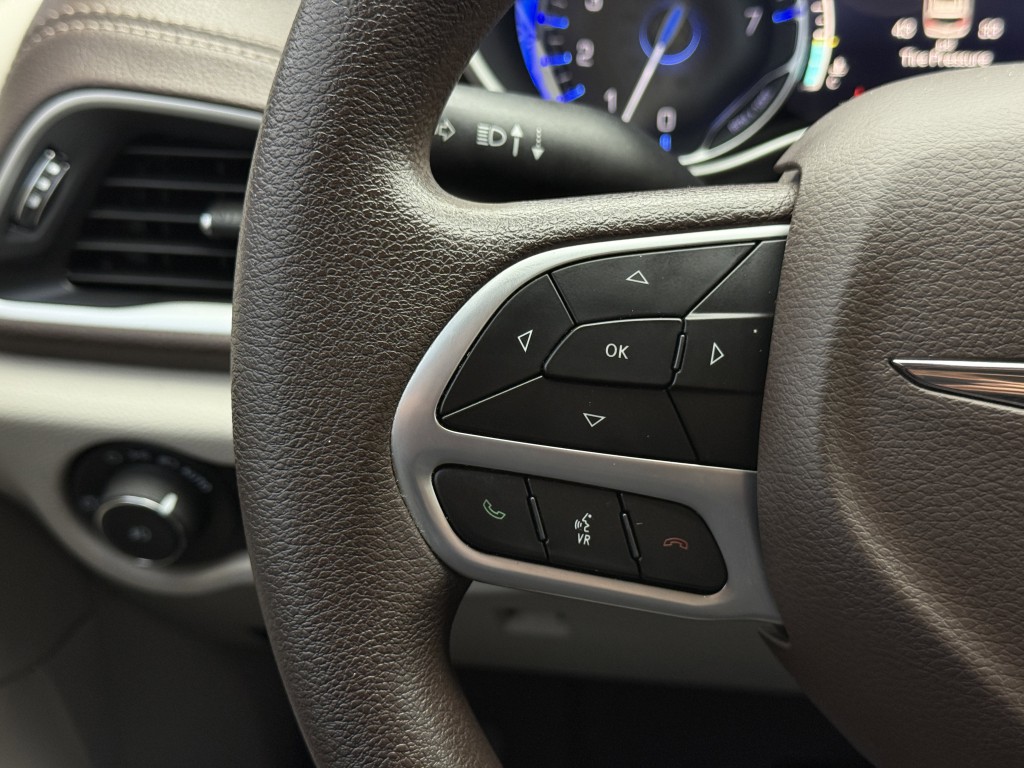 2021 Chrysler Pacifica Image 17