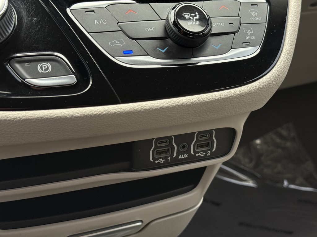 2021 Chrysler Pacifica Image 21