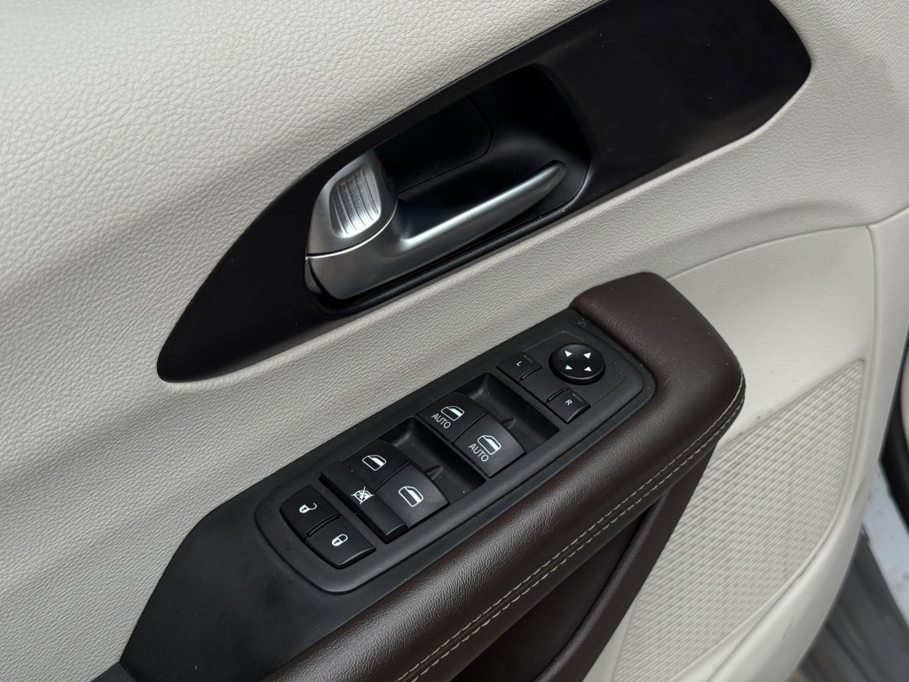 2021 Chrysler Pacifica Image 26