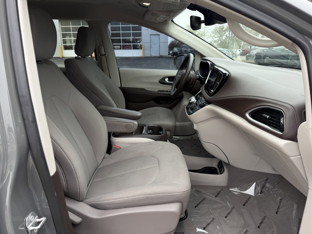 2021 Chrysler Pacifica Image 30