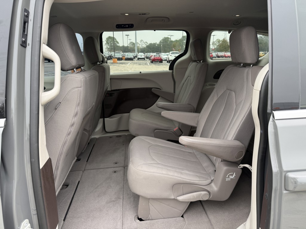 2021 Chrysler Pacifica Image 32