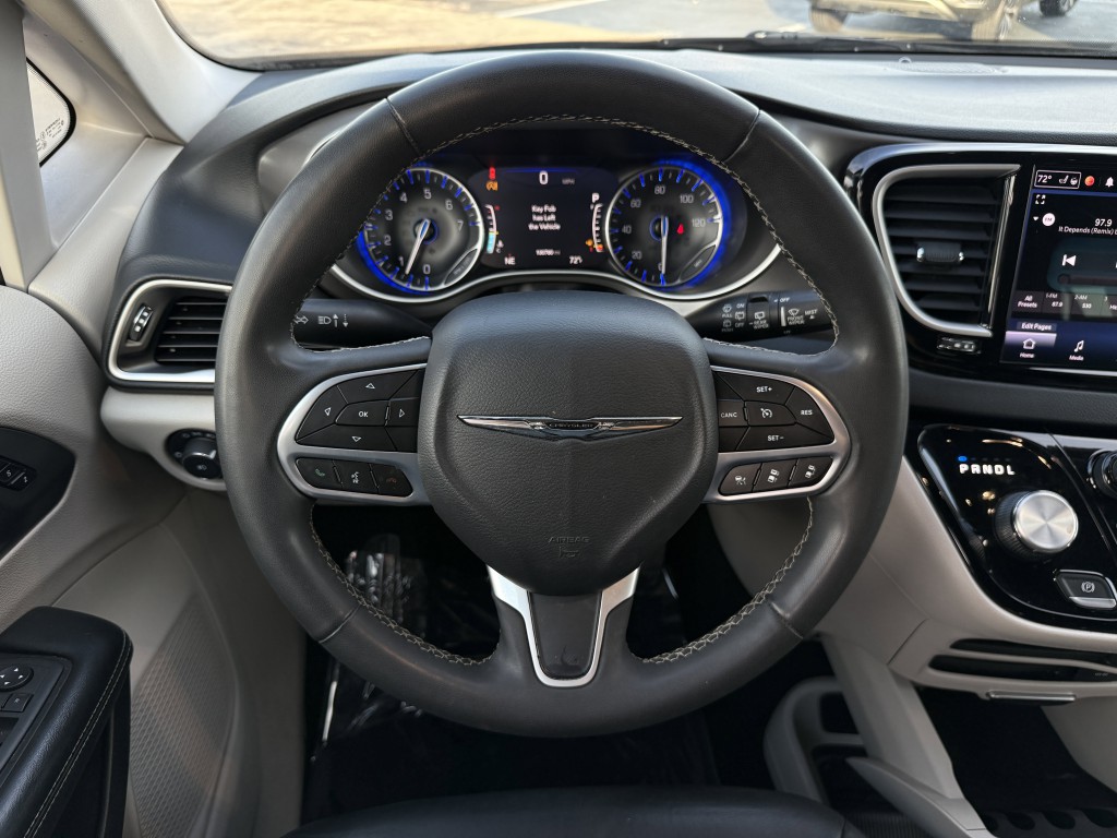 2022 Chrysler Pacifica Image 16