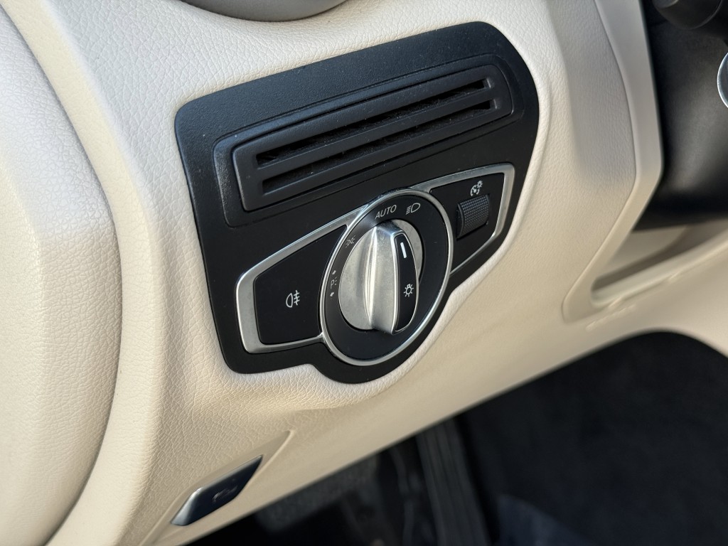 2018 Mercedes-Benz GLC-Class Image 28