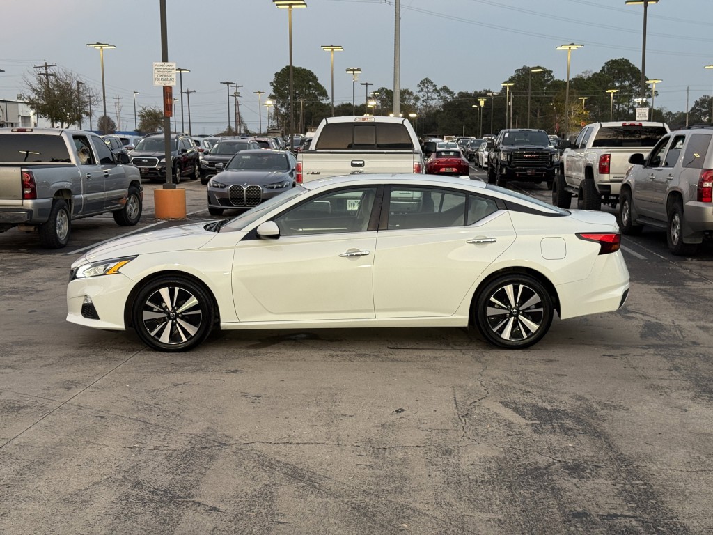 2022 Nissan Altima Image 10