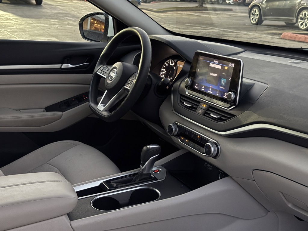 2022 Nissan Altima Image 12