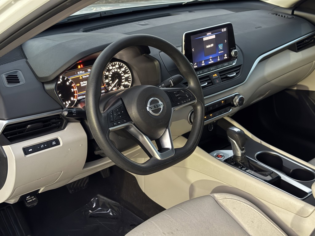 2022 Nissan Altima Image 13