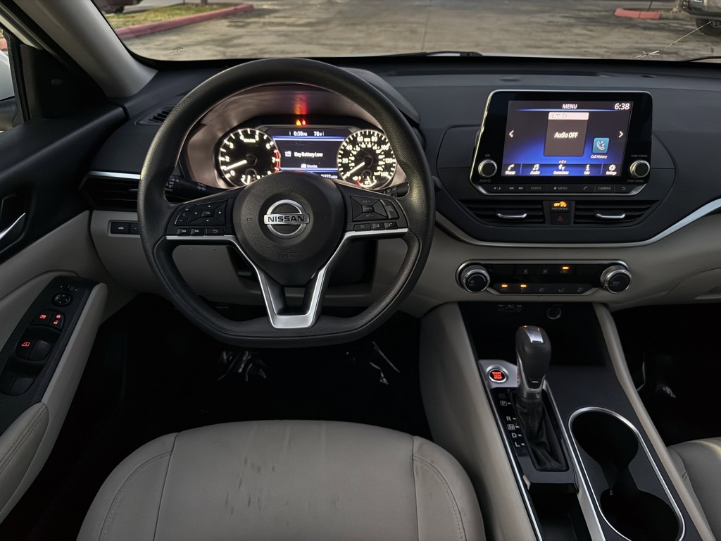 2022 Nissan Altima Image 14