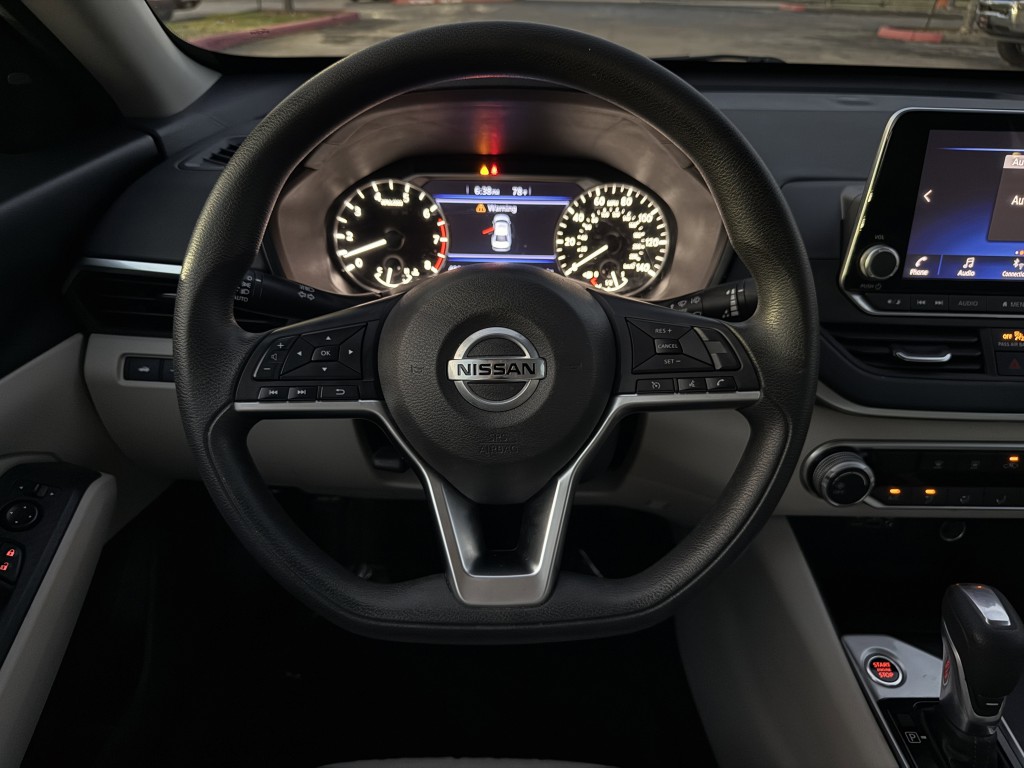 2022 Nissan Altima Image 15