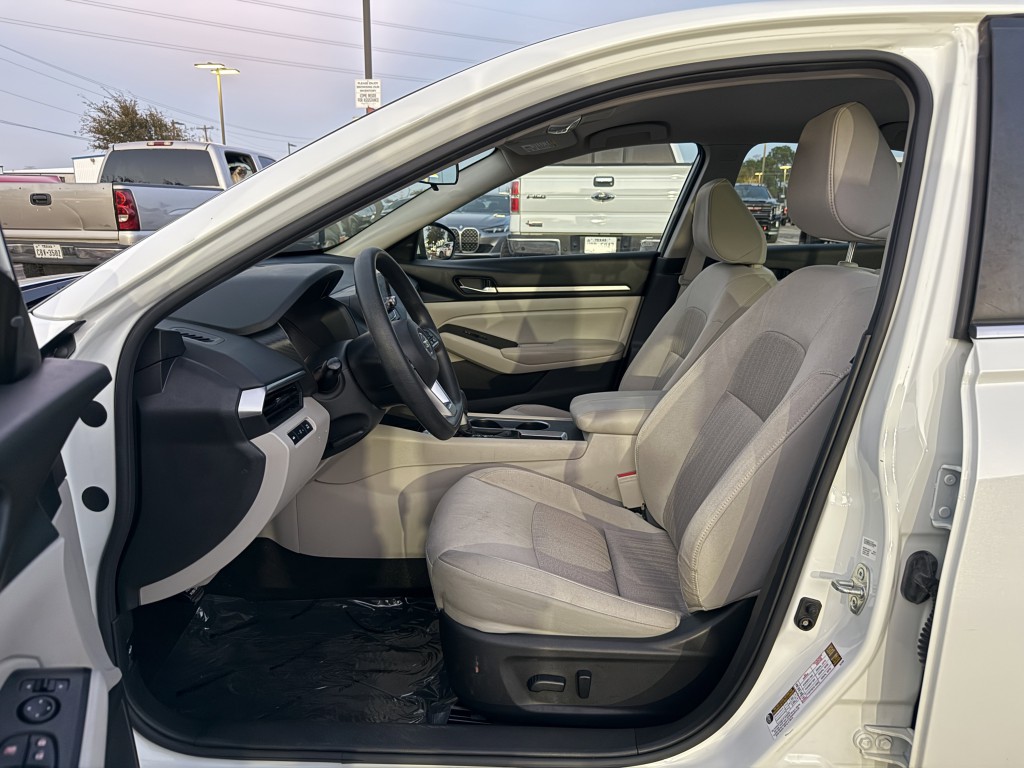 2022 Nissan Altima Image 24