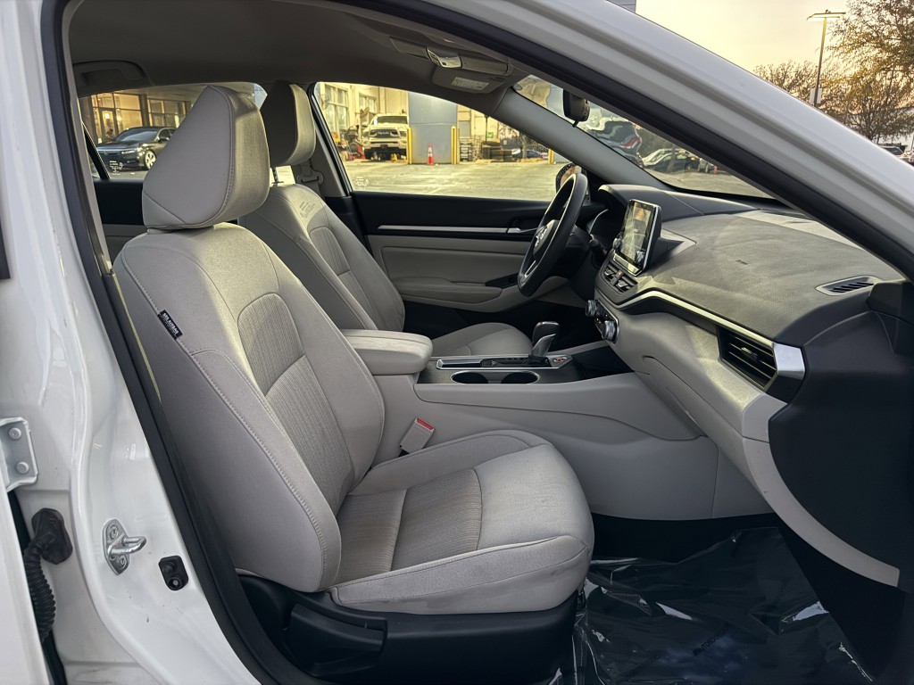 2022 Nissan Altima Image 26