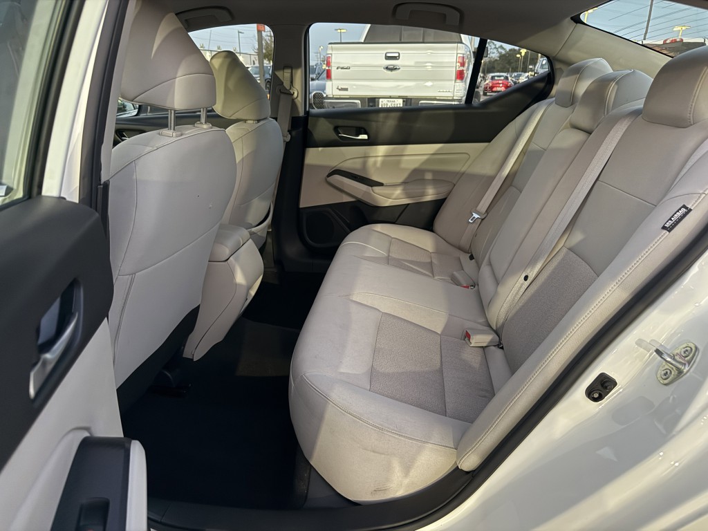 2022 Nissan Altima Image 28