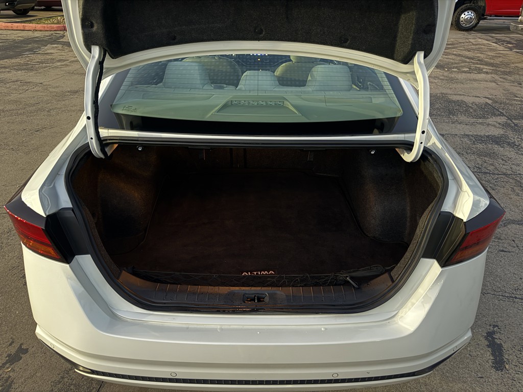 2022 Nissan Altima Image 30