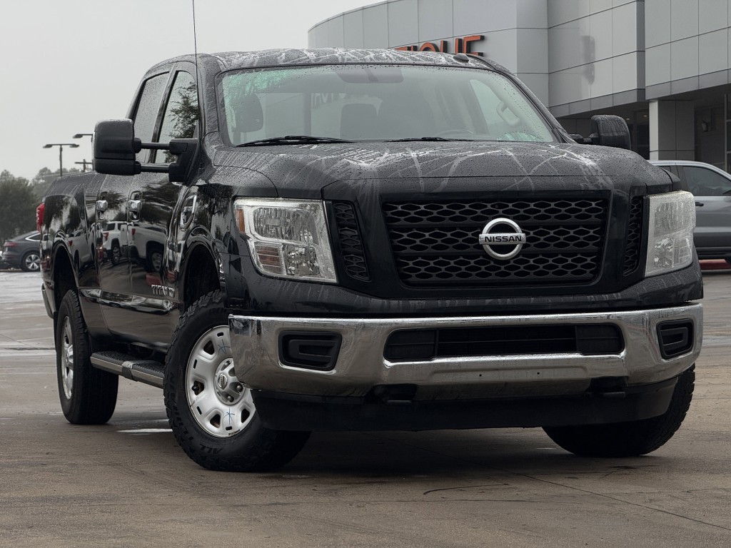 2019 Nissan Titan Image 3