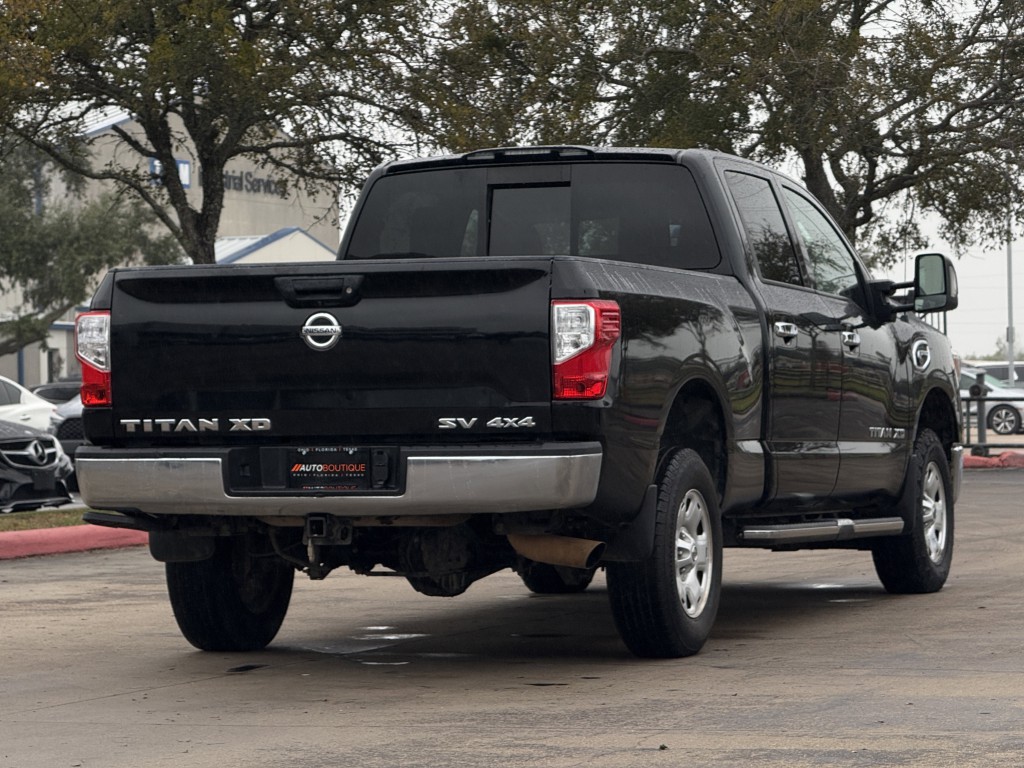 2019 Nissan Titan Image 10