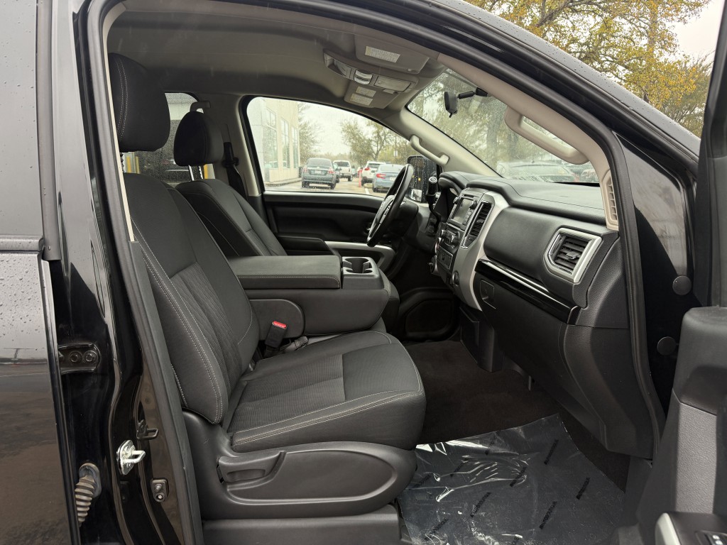 2019 Nissan Titan Image 26