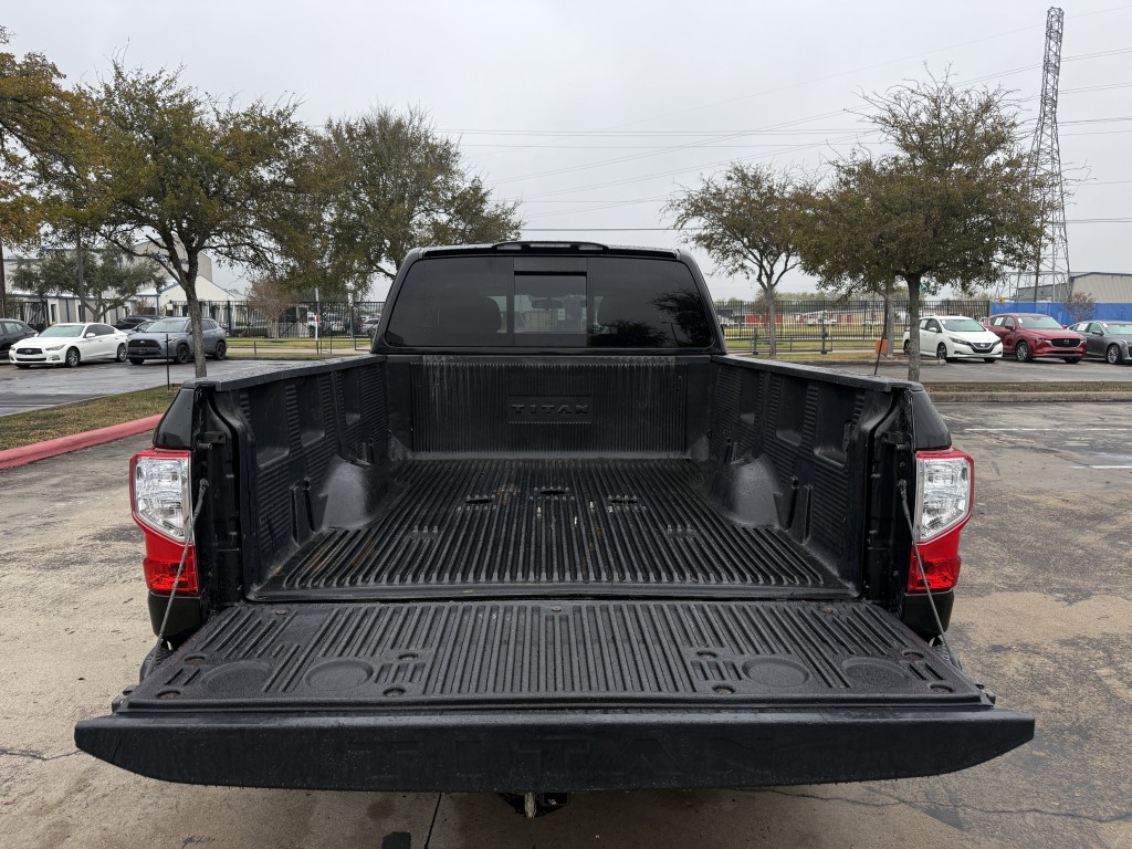 2019 Nissan Titan Image 30