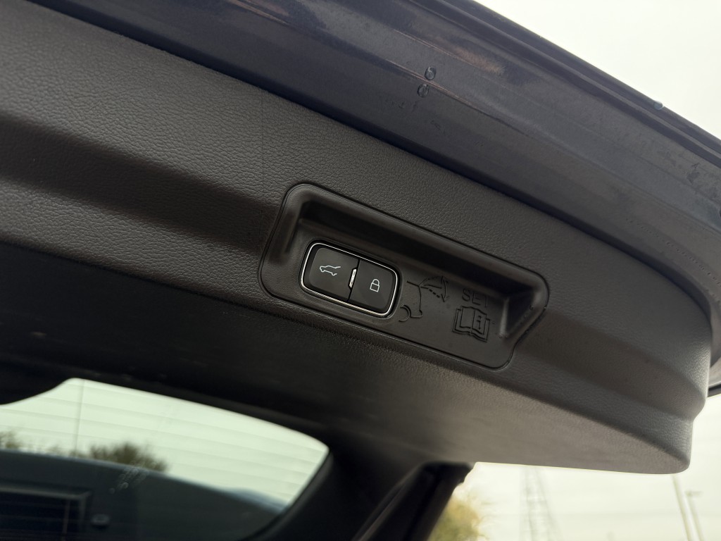 2020 Ford Explorer Image 40