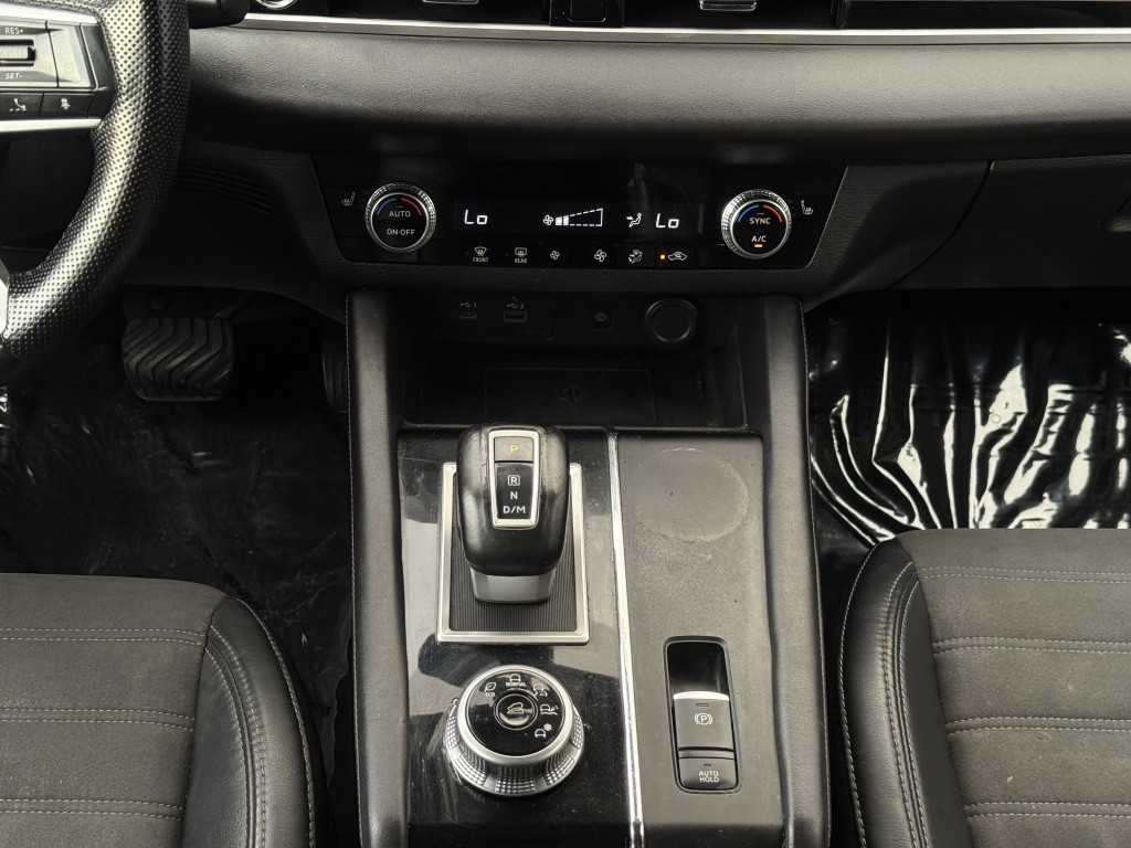 2023 Mitsubishi Outlander Image 25