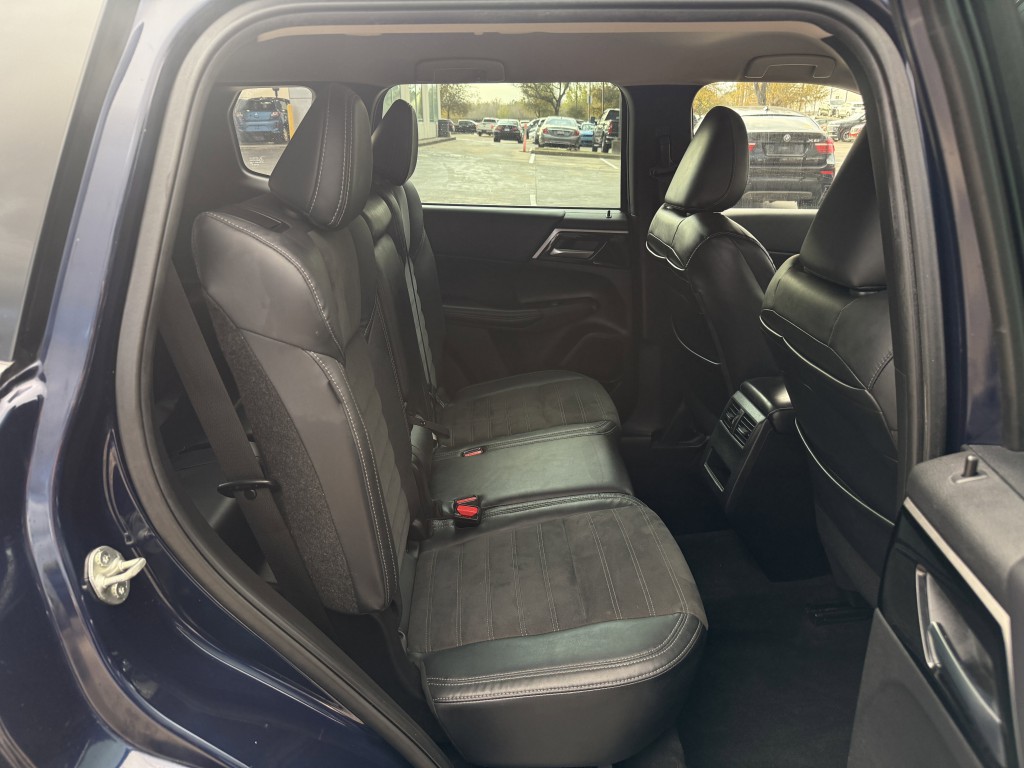 2023 Mitsubishi Outlander Image 29