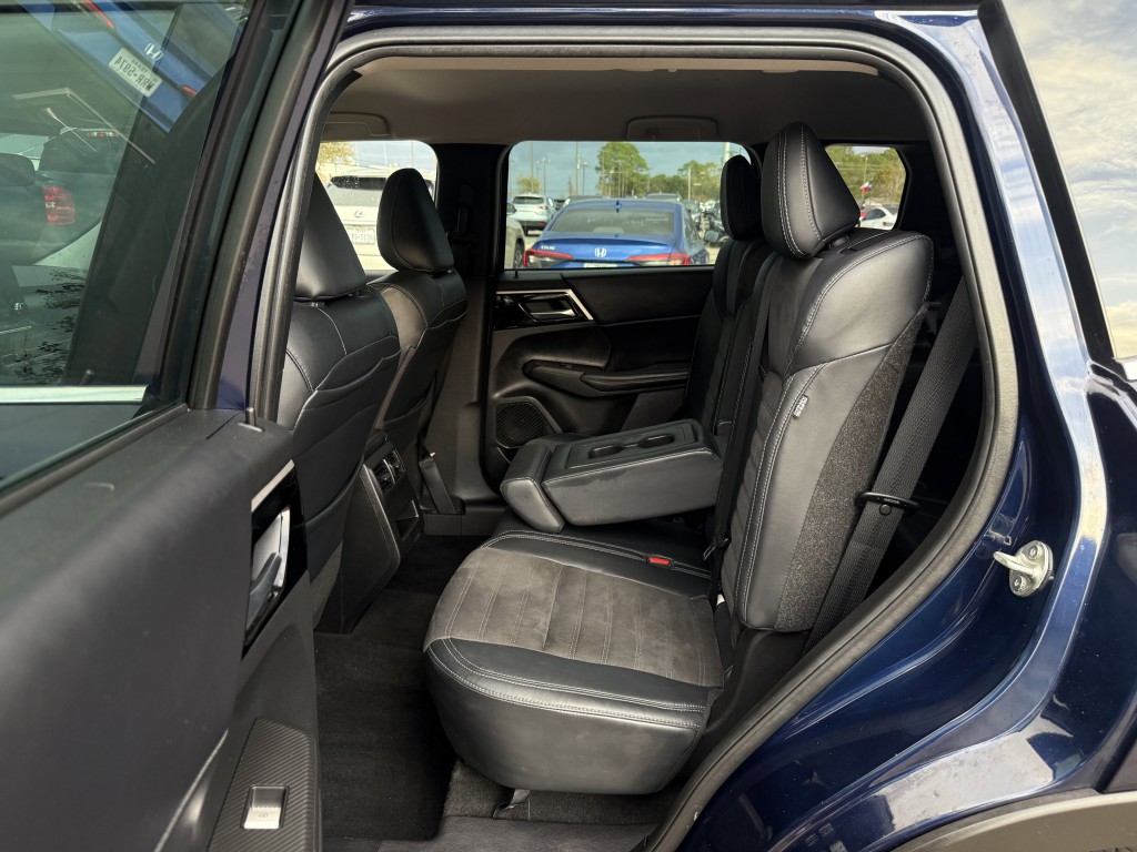 2023 Mitsubishi Outlander Image 31