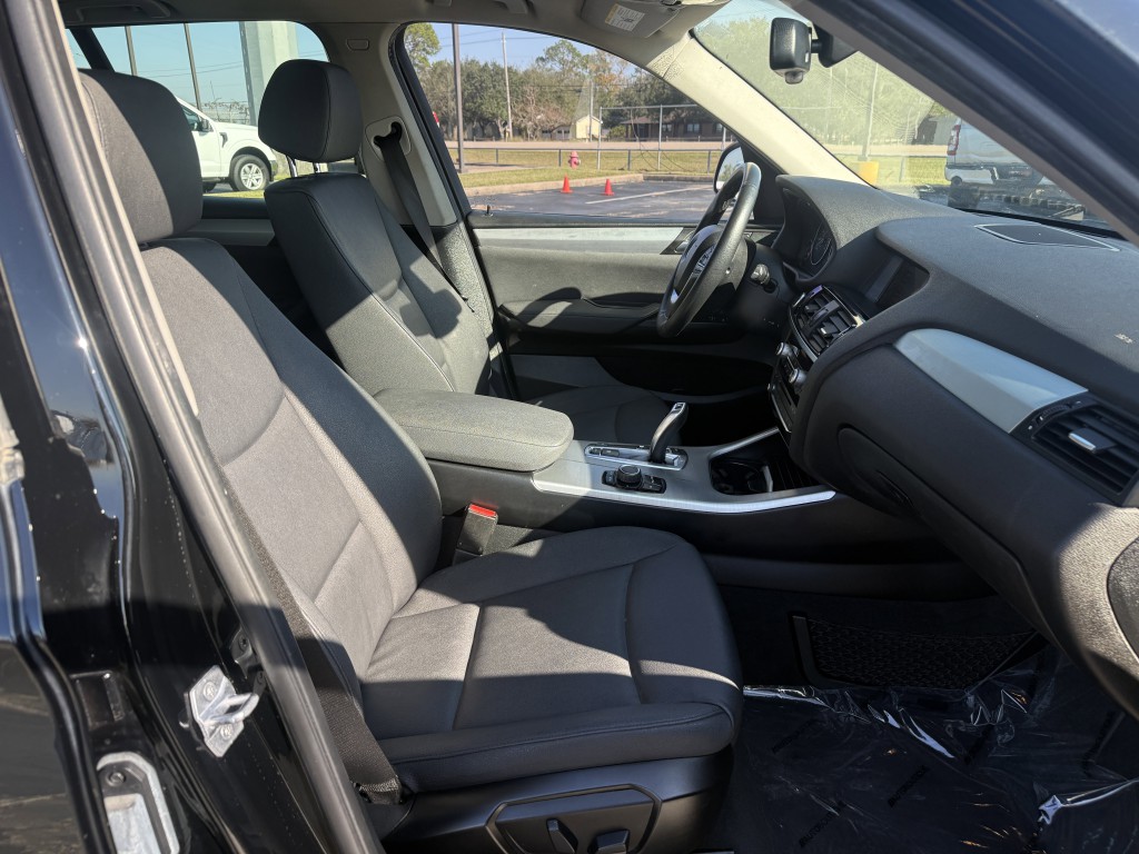 2017 BMW X3 Image 28